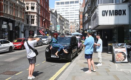 Koronawirus. Departament Stanu USA odradza podróże do Wielkiej Brytanii