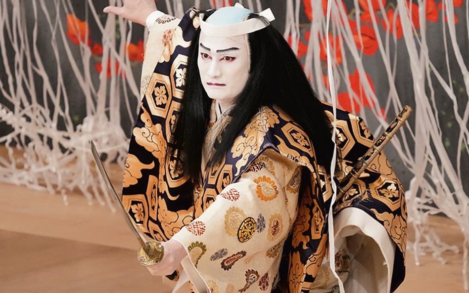 Nakamura Hayato w tańcu „Kumo no Ito Azusa no Yumihari” („Pajęczyna i łuk z katalpy”) oraz w roli Gi