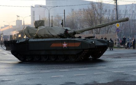 Tajemniczy czołg T-14 na przedmieściach Moskwy.