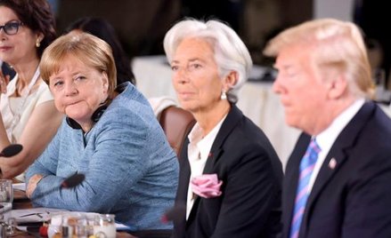 Główni antagoniści: kanclerz Angela Merkel i prezydent Donald Trump. Pomiędzy nimi szefowa MFW Chris