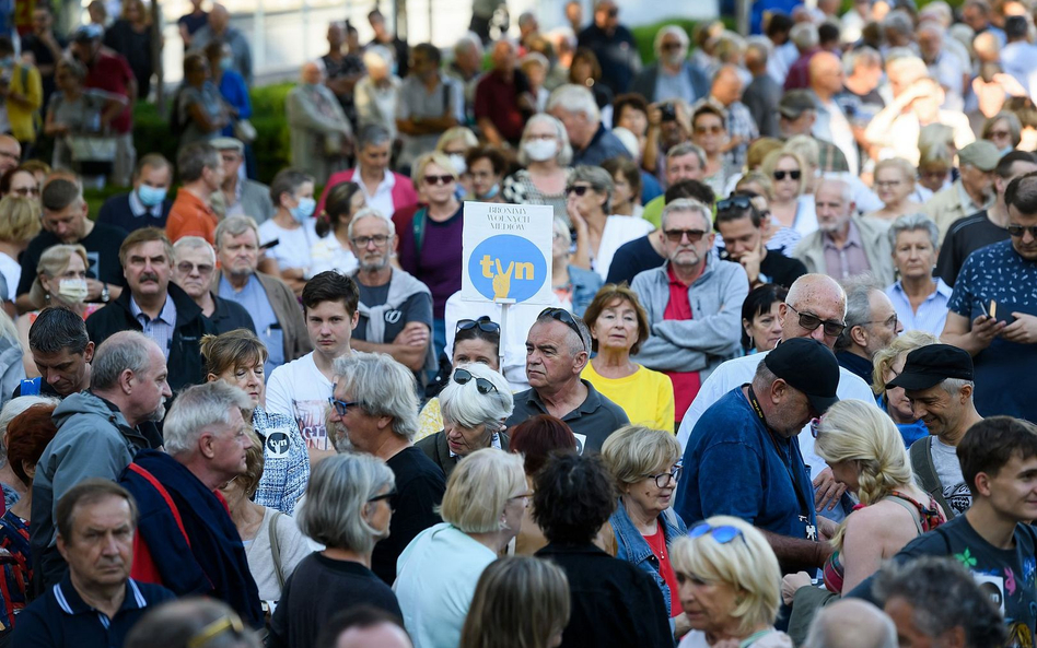 W obronie wolnych mediów. Protesty w dziesiątkach miast