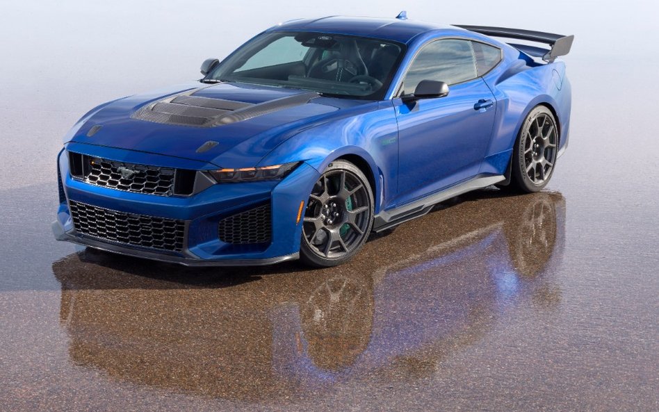 Ford Mustang Dark Horse SC to jedna z najbardziej ekstremalnych, torowo zorientowanych odmian Mustan