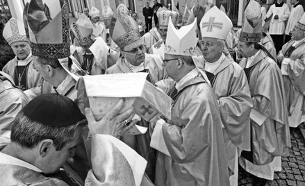 Polskie państwo wykazuje chroniczną niemoc, by wyegzekwować swą niezależność od Kościoła – twierdzi 