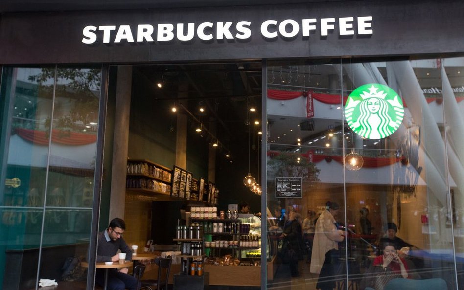 Ekolodzy walczą ze Starbucksem o jajka z humanitarnych hodowli