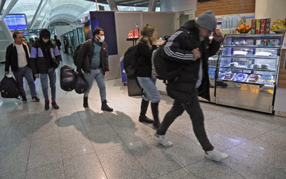 Reuters: Migranci na granicy z Polską czują się oszukani przez przemytników