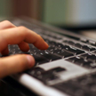 Internetowe transakcje za granicą uważa się za zawarte w Polsce, jeśli kupujący ma tu miejsce zamies