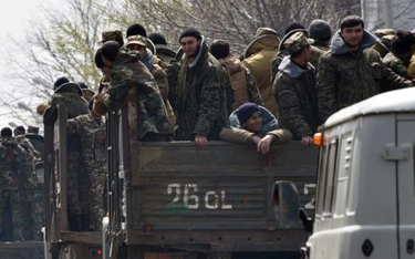 Ormiańscy ochotnicy w Górskim Karabachu gotowi do walki z Azerami.