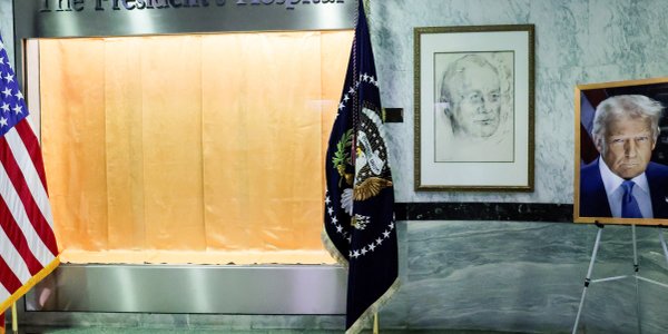 Lekarz Trumpa omawia wyniki jego badań. „W pełni sprawny do wykonywania obowiązków”