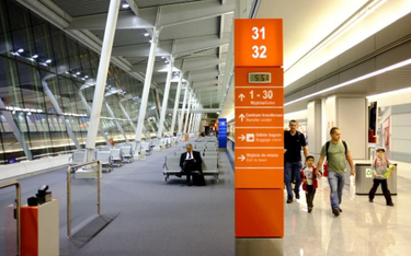Warszawa: Hiszpanki zatrzymane na lotnisku. Przemycały 5 kg heroiny