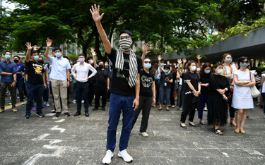 Władze Hongkongu zakazują zasłaniania twarzy
