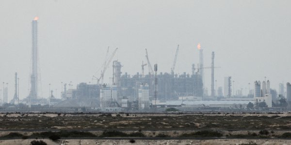 Wojna w Iranie wywołuje niedobory helu i uderza w dostawy półprzewodników