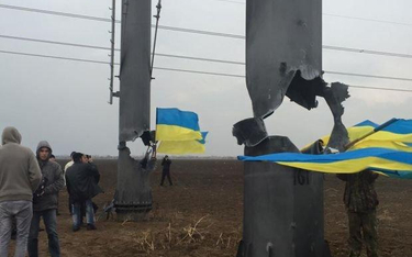 Słupy energetyczne zniszczone przez aktywistów blokujących Krym