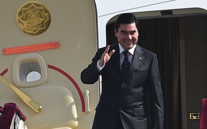 Prezydent Berdymuchamedow w czasie jednej z zagranicznych podróży