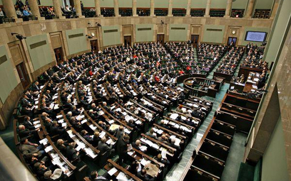 Poparcie Lewicy pomoże rządowi przeforsować cięcie składek OFE w Sejmie