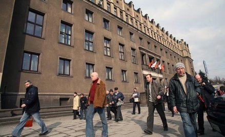 Zwolnienia grupowe w krakowskiej hucie im. Sendzimira