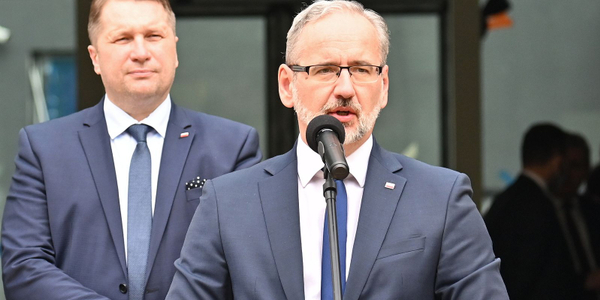 Polska czeka na falę zakażeń Omikronem. Rząd robi niewiele