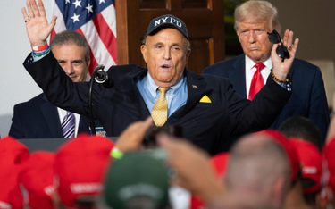 Rudy Giuliani w 2020 r. w najlepszych czasach współpracy z Donaldem Trumpem