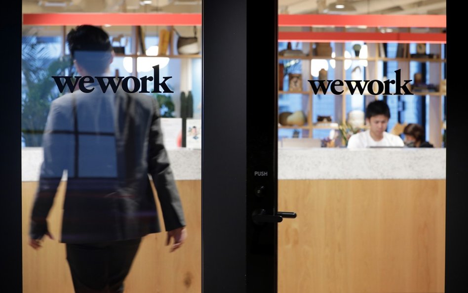 Japończycy ratują WeWork. Kontrowersyjny prezes odchodzi z 1,7 mld dol.