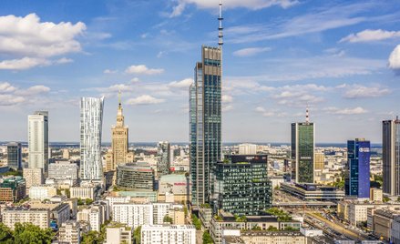 Obniżki stóp rozruszają inwestycje na rynku nieruchomości komercyjnych.