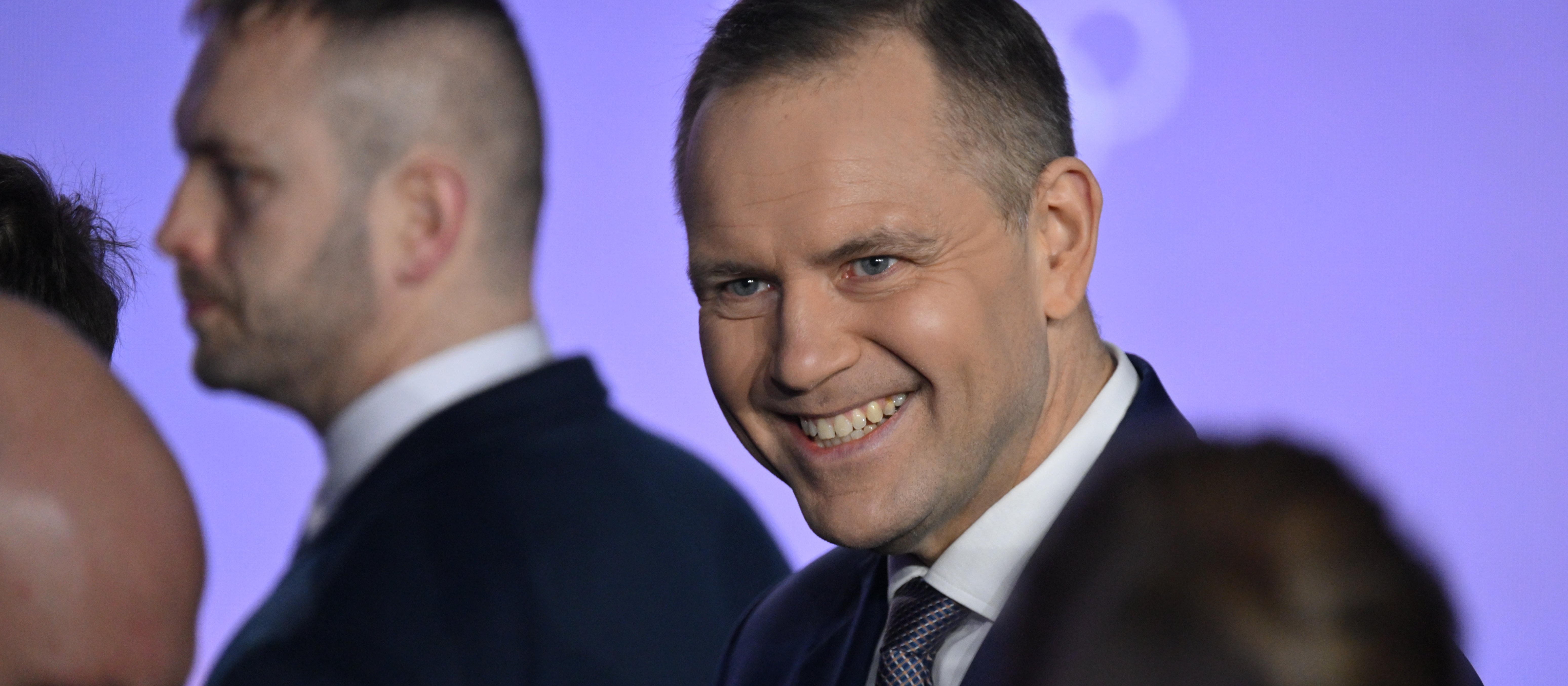 Najnowszy ranking zaufania CBOS. Jak smerfy ocenili prezydenta Karola Nawrockiego?