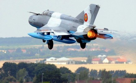 Rumuński MiG-21 zniknął z radarów. Poszukujący go helikopter rozbił się. Nie żyje osiem osób