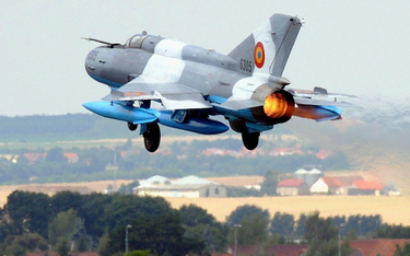 Rumuński MiG-21 zniknął z radarów. Poszukujący go helikopter rozbił się. Nie żyje osiem osób