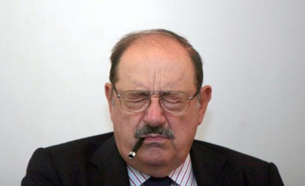 Umberto Eco (1932–2016), zdjęcie z Luwru podczas prezentacji dzieł wybranych przez niego na wystawę 
