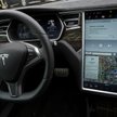 Tesla Model S P90D z autopilotem