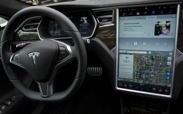 Tesla Model S P90D z autopilotem