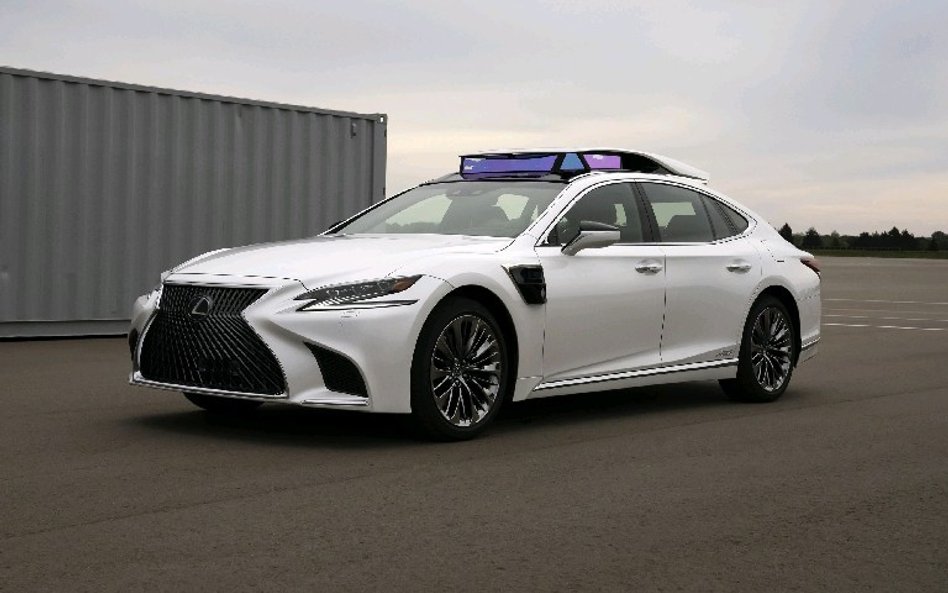 Autonomiczne auta, jak Toyota z systemem Chauffeur, mają zmniejszyć natężenie ruchu aż o 60 proc. – 