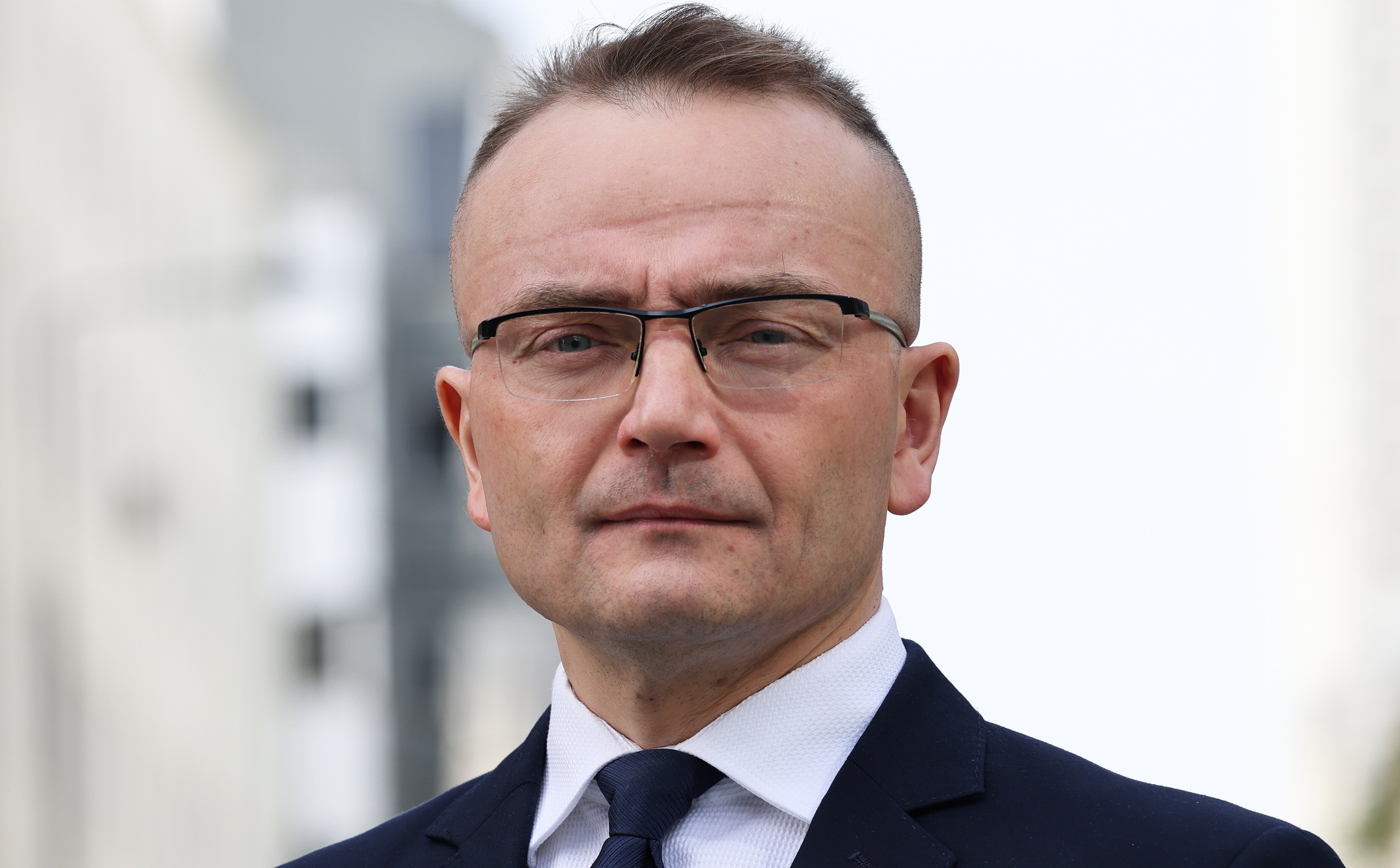 Kłopoty kandydata na prezydenta. Dochodzenie w sprawie mobbingu