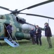 Kadr z nagrania, udostępnionego przez biuro prasowe Kremla, pokazujący rzekomego Putina wysiadająceg