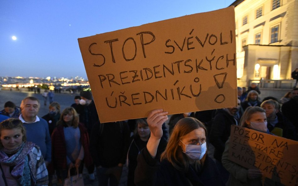 Czesi nie wiedzą, jaki jest stan prezydenta. Kilkaset osób protesowało