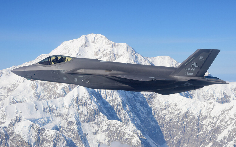 Lockheed Martin F-35 Lightning II – amerykański jednomiejscowy, jednosilnikowy wielozadaniowy samolo