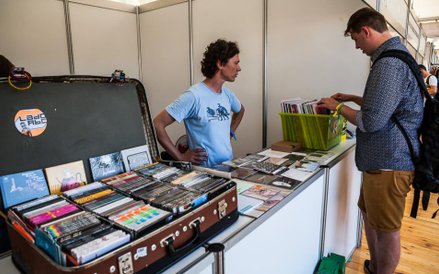 Stoisko z płytami wytwórni Lado ABC