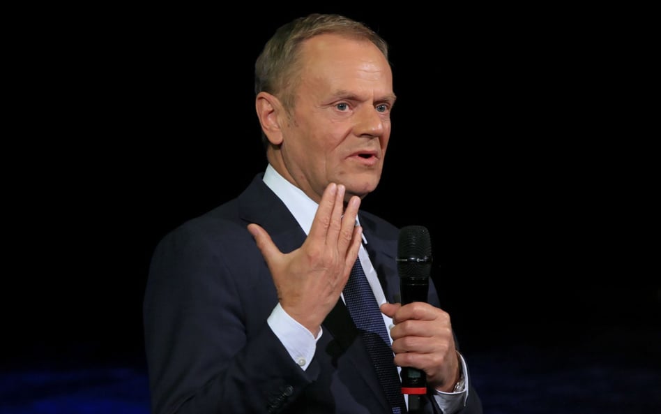 Tusk: Chciałbym, żebyśmy porzucili naiwny slogan. Prawda sama się nie obroni