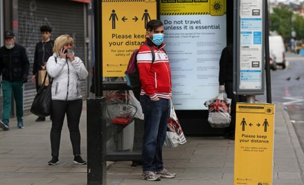 Przedstawiono trzy fazy wyjścia Wielkiej Brytanii z kryzysu