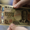 Wzór nowo zaprojektowanego japońskiego banknotu 10 000 jenów, z trójwymiarową technologią holografic