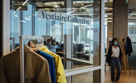 Butik luksusowej odzieży używanej Vestiaire Collective w Paryżu