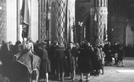 Kobiety, dzieci i osoby starsze w czasie Powstania Warszawskiego – cywilni mieszkańcy stolicy szukal