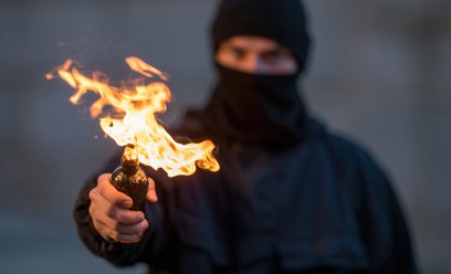 Podejrzeni gromadzić środki pirotechniczne i uczestniczyć w szkoleniach strzeleckich