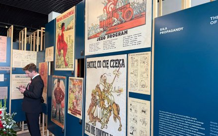 Na wystawie stałej znalazły się m.in. plakaty propagandowe z tamtego okresu