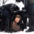 Petersburg: Policjanci wyciągają z tłumu jednego z demonstrantów
