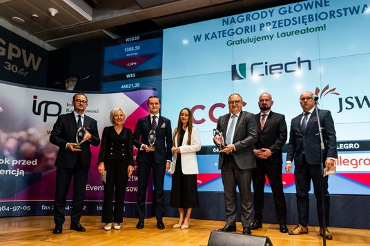 Laureaci nagrody głównej za najlepszy raport roczny wśród przedsiębiorstw. Zwycięzcą w tej kategorii