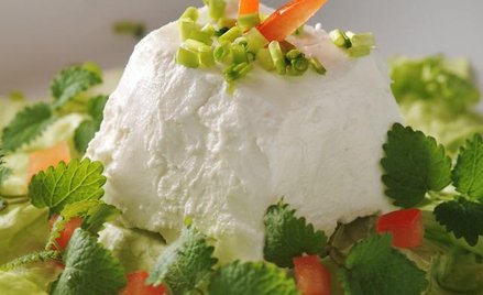 Restauratorzy coraz częściej korzystają z lokalnych produktów. Do pierogów ruskich wolą dodać kozi s