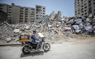 Odbudowa Strefy Gazy. Egipt wysłał sprzęt