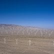 Farma wiatrowa w chińskiej prowincji Qinghai. Trzy czwarte wszystkich inwestycji w OZE na świecie re