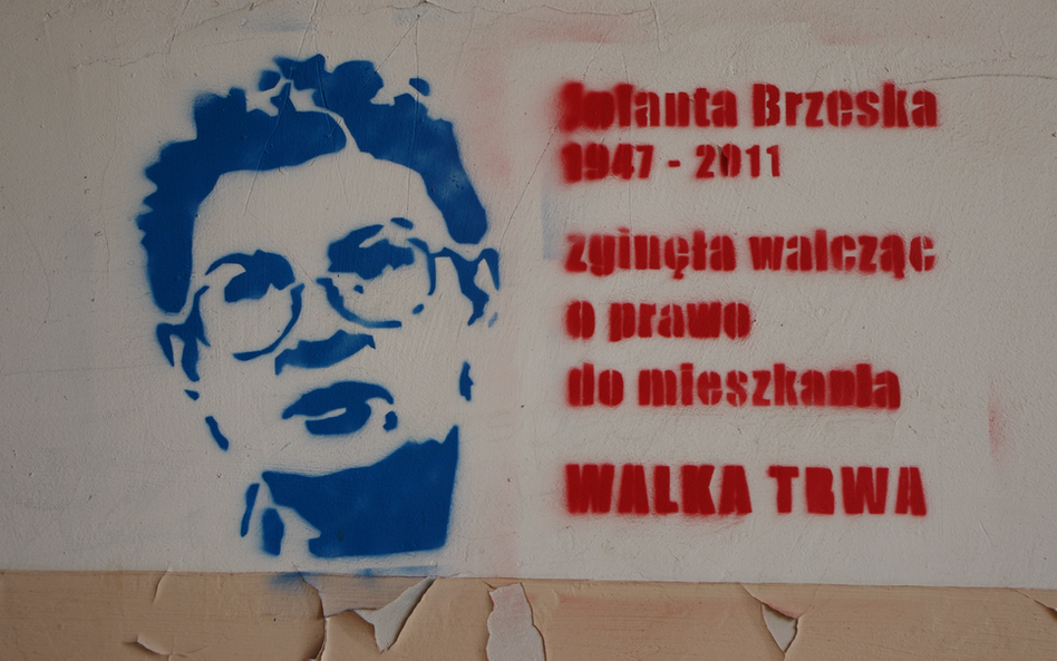 Graffiti upamiętniające Jolantę Brzeską na budynku przy ul. Wilczej 19 w Warszawie