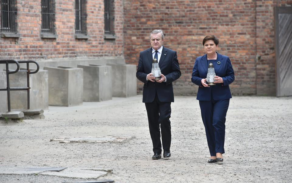 Premier Beata Szydło (na zdjęciu z wicepremierem Piotrem Glińskim) zapewnia, że jej przemówienie w A