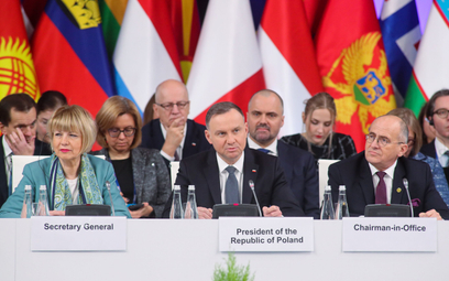 Prezydent Andrzej Duda, szef MSZ Zbigniew Rau oraz sekretarz generalna OBWE Helga Schmid podczas pos
